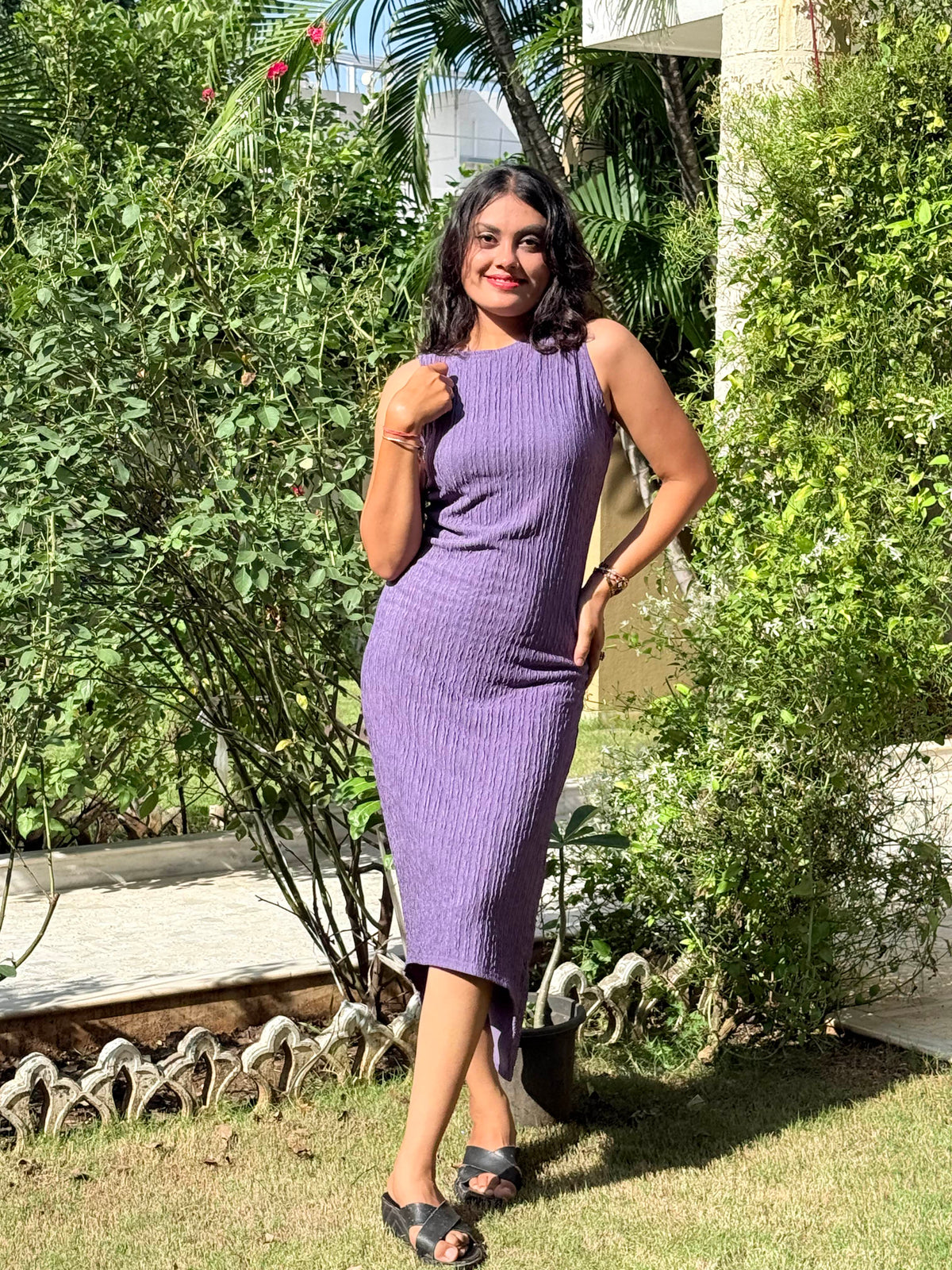Women’s Sleeveless Textured Bodycon Midi Dress with Round Neck - Lavender