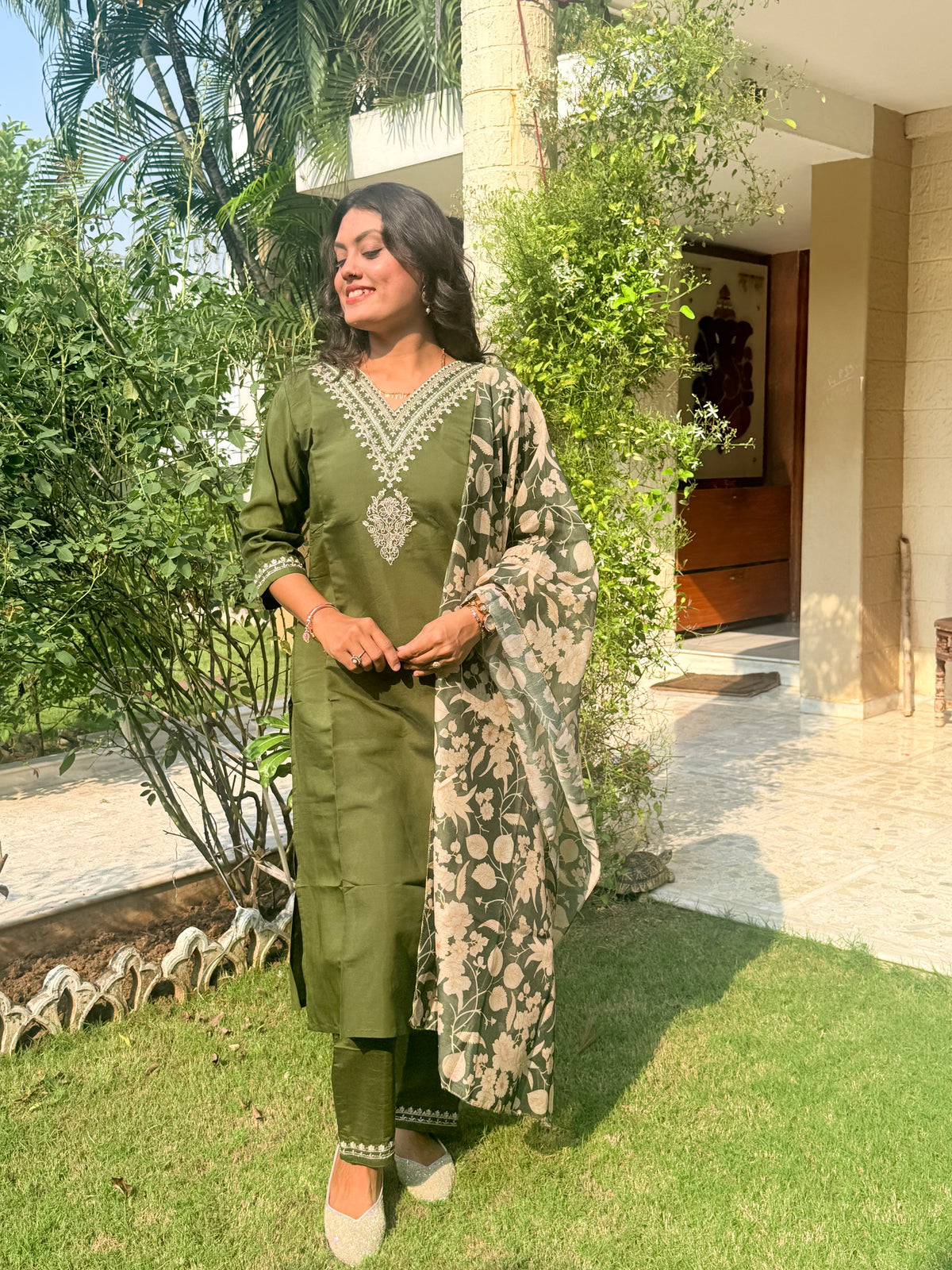 Women’s Embroidered Straight Kurta Pant Set with Floral Printed Dupatta