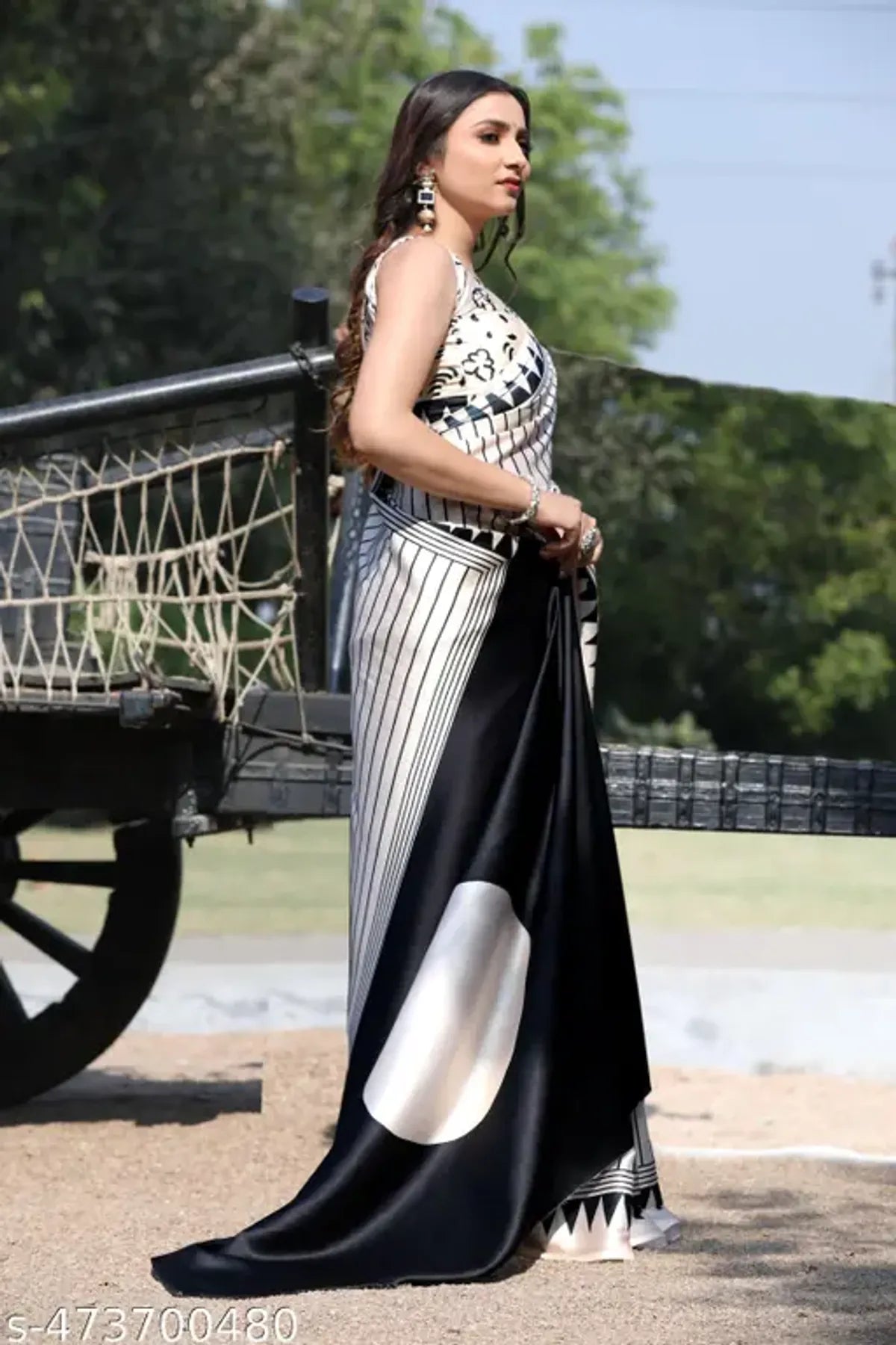 Cream Color Saree With Black Bindi Pallu
