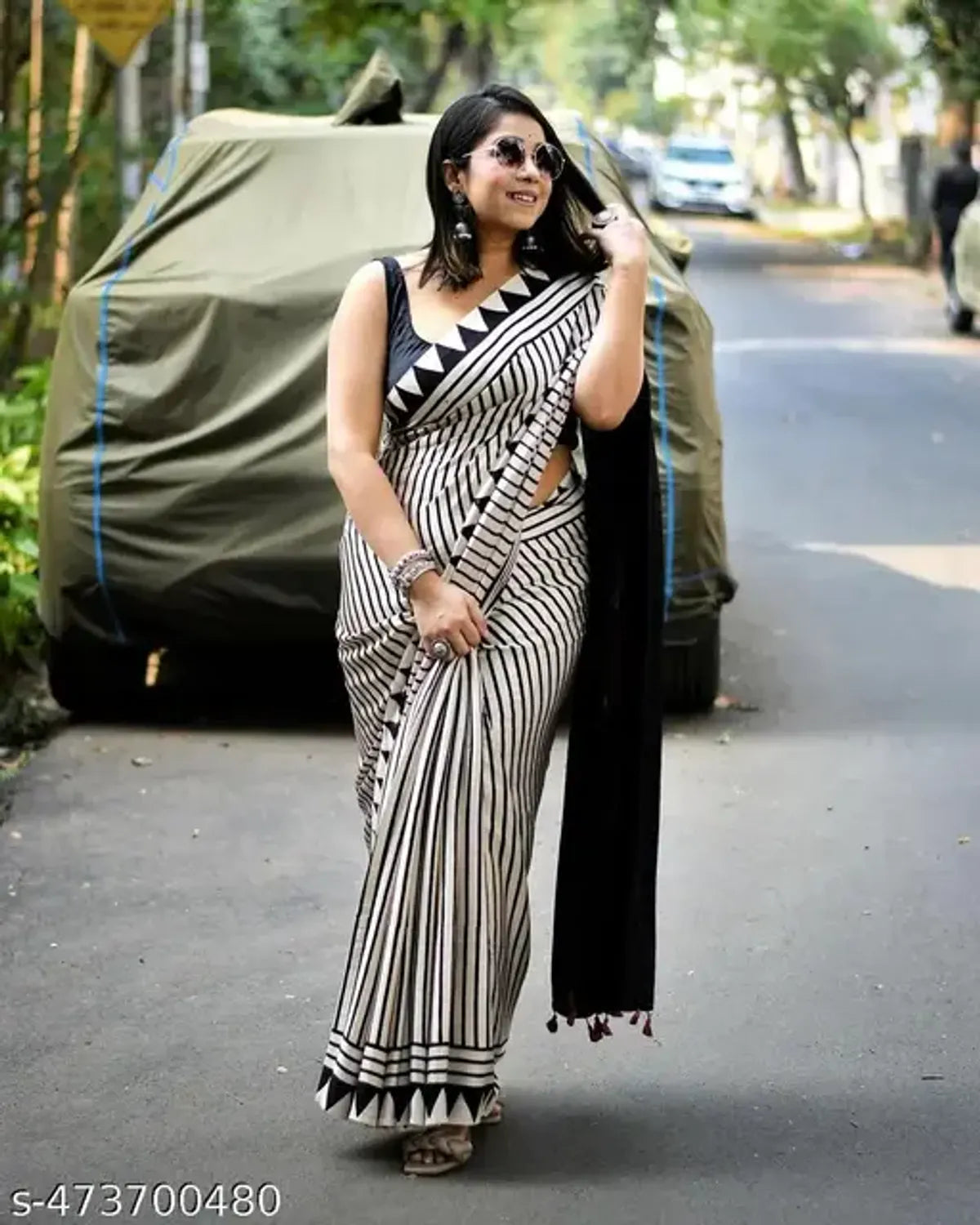 Cream Color Saree With Black Bindi Pallu
