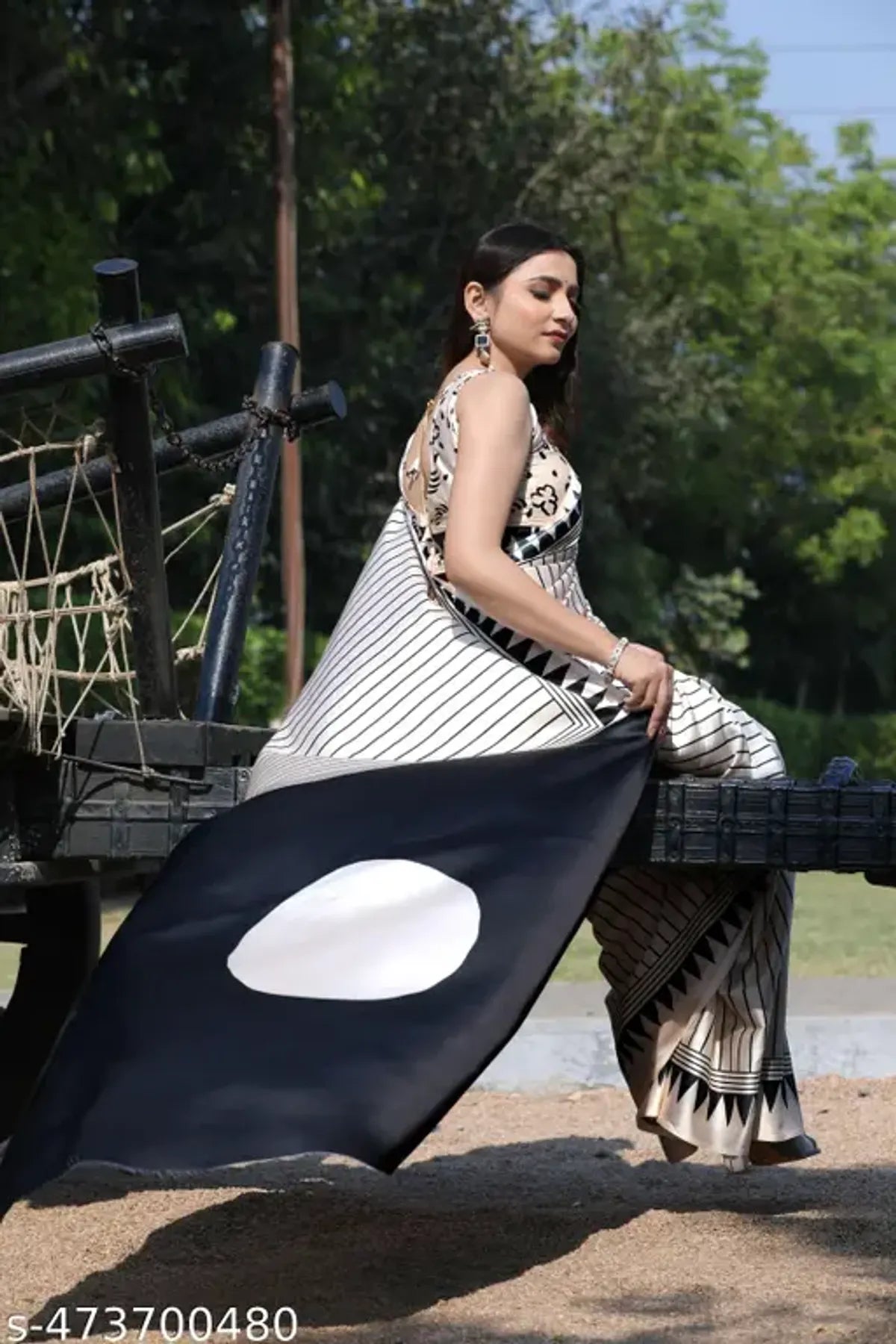 Cream Color Saree With Black Bindi Pallu